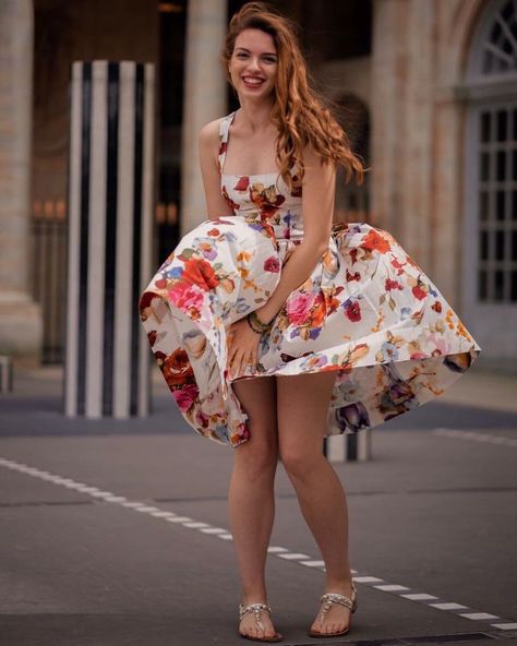 Skirt Blowing In The Wind, Wind Reference, Grunge Skirt Outfit, Windy Girl, Windy Skirts, Wind Skirt, Periwinkle Dress, Blowing In The Wind, Girl Red Dress