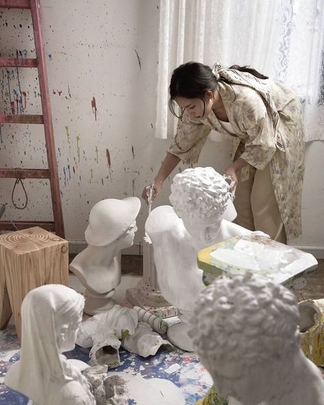 Sculpture Making Aesthetic, Clay Sculpting Aesthetic, Sculpture Aesthetic Dark, Sculptor Aesthetic, Sculpting Aesthetic, 2023 Vibes, In Her Studio, Clay Studio, Artist Aesthetic