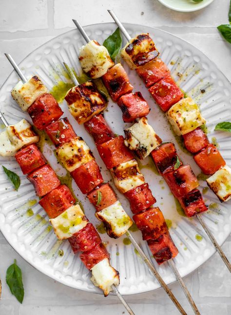 Watermelon Halloumi Skewers - Grilled Watermelon Halloumi Skewers Watermelon Halloumi, Watermelon Caprese Salad, Halloumi Skewers, Ensalada Caprese, Grilled Watermelon, Grilled Halloumi, Basil Oil, Watermelon And Feta, Watermelon Salad