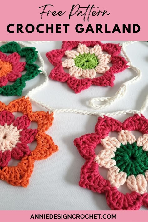 Easy Flower Crochet Garland: Free Pattern Tutorial - Annie Design Crochet Easy Flower Crochet, Crochet Flower Garland, Crochet Bunting, Crochet Garland, Design Crochet, Easy Flower, A Beautiful Flower, Flower Crochet, Flower Garland