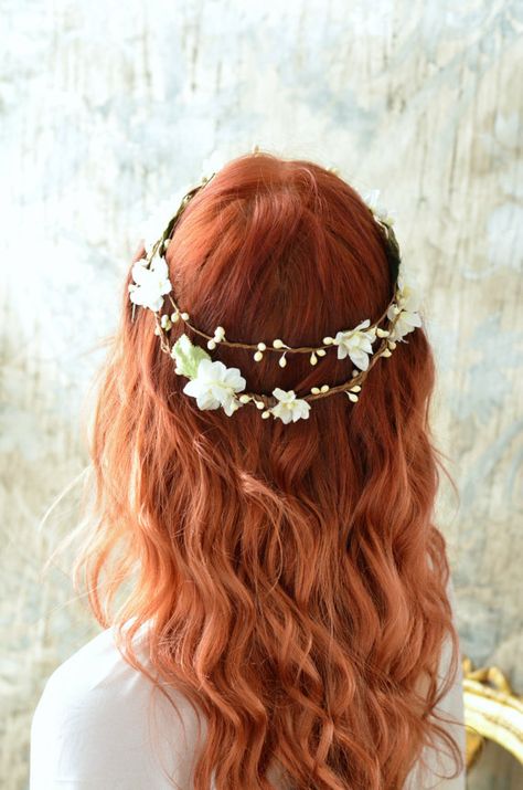 Floral Crown Wedding Hair, Bridal Circlet, Crown Wedding Hair, Cute Prom Hairstyles, Velvet Leaves, Floral Crown Wedding, Rustic Bridal Shower Invitations, Bridal Bouquet Fall, Bridal Makeup Natural