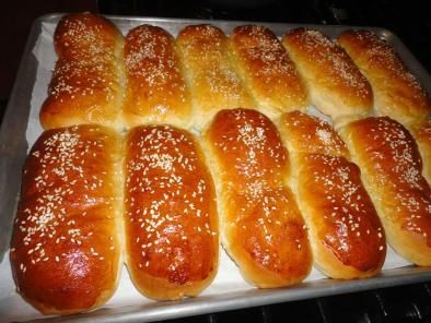 Chinese Hot Dog Bun Recipe, Chinese Cocktail, Hot Dog Buns Recipe, Asain Food, Chinese Bun, Coconut Buns, Under Appreciated, Dim Sum Recipes, Sweet Roll Recipe