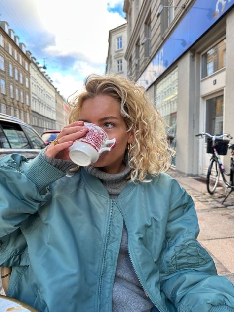 Blonde Curly Hair, Blonde Curls, Skandinavian Fashion, Short Blonde, Short Blonde Hair, Fashion 2024, Short Curly Hair, Hair Envy, Mode Inspiration