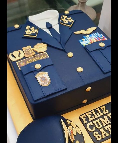 Delicakes Marite on Instagram Police Retirement Party, Army Cake, Cake Design For Men, Cars Birthday Cake, Birthday Cakes For Men, Small Cake, Cakes For Men, Retirement Parties, Cars Birthday