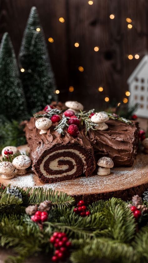 Classic Christmas Dessert, Christmas Food Photography, Yule Log Recipe, Christmas Yule Log, Chocolate Yule Log, Yule Log Cake, Sugared Cranberries, Log Cake, Yule Log