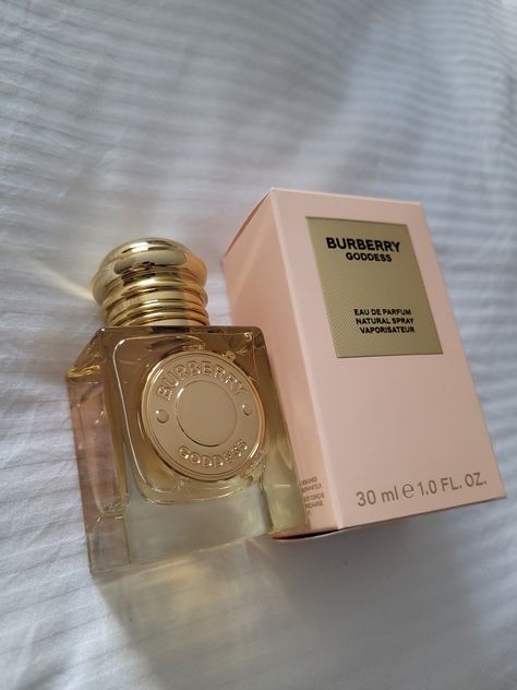 Burberry Vanilla Perfume, Goddess Burberry Perfume, Burberry Goddess Aesthetic, Burberry Goddess Perfume Aesthetic, Burberry Goddess Perfume, Things To Ask For Christmas Wish List, Sweet Perfumes For Women, Burberry Goddess, Goddess Perfume