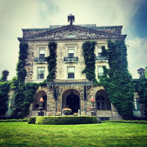 Kykuit: The Rockefellers' Gilded Age Gem in the Hudson River Valley Wedding Venues New York, Valley River, Vanderbilt Mansions, New York City Vacation, Hudson River Valley, Hudson Valley Ny, York Travel, Manor Houses, West Point