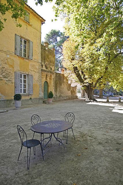 Chateau La Canorgue, Bonnieux (Provence, France), in the Luberon Valley. (Where the movie "A Good Year" was filmed ...) Provence Style, Chur, Chateau France, Good Year, French Chateau, Provence France, French Countryside, French House, South Of France