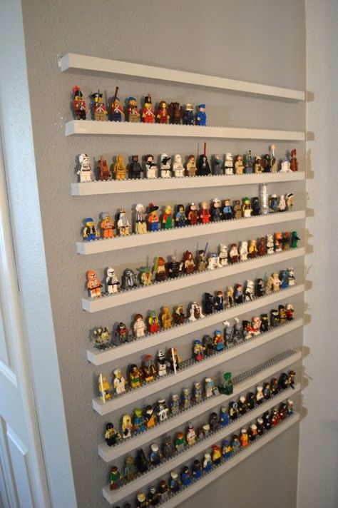 Clever LEGO Organization Ideas Lego Shelf, Lego Bedroom, Lego Organization, Lego Wall, Lego Display, Lego Room, Lego Storage, Lego Minifigure, Kids Room Wall