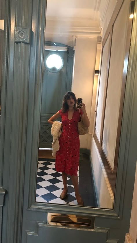 Jeanne Damas Pregnancy Style, Jeanne Damas Summer, Rainbow Goddess, Jeanne Damas Style, Style Roots, Style Parisienne, Jeanne Damas, French Girl Style, French Girls