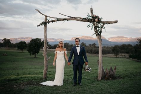 Wedding inspiration for Australian & New Zealand couples Arbor Alternatives Wedding Altars, Arbour Ideas, Arbour Flowers, Branch Arch Wedding, Creative Wedding Centerpieces, Greenery Flowers, Rustic Farm Wedding, Australian Native Flowers, Native Flowers