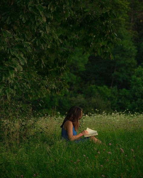 a golden hour senior shoot with miss @allison.crump + her Bible & bsf 🌅📸📖💌 • • • • Keywords: visual poetry, summer, pinterest, Indiana, couple photos, documentary style photography, Indiana photographer, vintage, storytelling photography, cinematic style photography, golden hour, summer photoshoot, Summer inspo, wildflowers, spring, senior photos, art, golden hour photos, pinterest inspo, Sunsets, vsco, senior 2025 photoshoot, • #photographer #photography #photo #photoshoot #photooftheday #re... Simple Life Photography, Louisiana Senior Pictures, Dreamy Outdoor Photoshoot, Documentary Senior Pictures, Senior Photos Wildflowers, Senior Photos Vintage, Senior Photos With Books, Senior Picture Ideas Library, Photoshoot With Bible