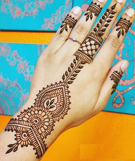 10 Latest Single Line Mehndi Designs with Pictures Bride Henna, Cool Henna Designs, Round Mehndi Design, Tattoo Mehndi, Henne Tattoo, Hand Mehendi, Remedies For Acne, Mahendi Designs, Mehendi Art