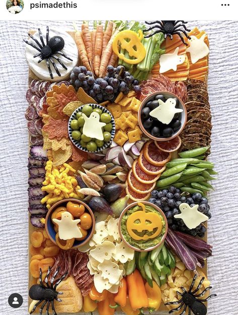 Halloween Brunch, Fall Charcuterie, Halloween Charcuterie, Halloween Buffet, Boo Board, Vampire Party, Toddler Foods, Hocus Pocus Party, Mini Appetizers