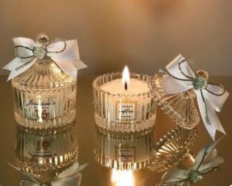 Baptism Candle Favors, Scented Candles Decor, Homemade Scented Candles, Wedding Gift Pack, Wedding Favors And Gifts, Soya Mumu, Creative Wedding Gifts, Diy Candles Scented, Candle Crafts Diy