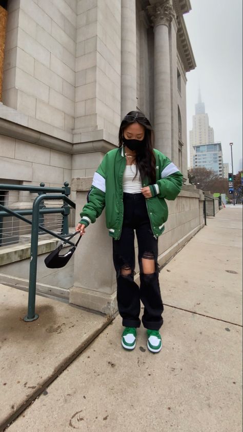 Green Windbreaker Outfit, Pose With Jacket, Green Jordans Outfit, Green Nike Outfit, Windbreaker Outfit, Green Jordans, Streetwear Outfit Ideas, Fashion Model Poses, Fashion Illustration Vintage