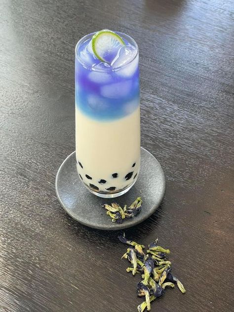 Jasmine Milk Tea, Cantonese Food, Butterfly Pea, Milk Tea, Peas, Green Tea, Milk, Tea, Drinks