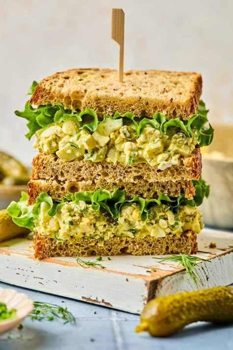 Cottage Cheese Egg Salad Cottage Cheese Chickpea Salad, Quick And Easy Lunch Recipes Simple Healthy Meals, Pickle Egg Salad, Breakfast Ideas Smoothies, Cottage Cheese Egg Salad, Protein Sandwiches, Cottage Cheese Dip Recipes, Macro Eating, Classic Egg Salad Sandwich