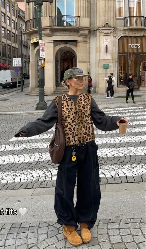 Academia Women Fashion, Sofia Coelho Outfits, Button Up Outfits, Cold Festival Outfit, Country Fall Outfits, Casual Dinner Outfits, Latina Outfits, Skandinavian Fashion, Neue Outfits