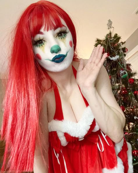 Scary Clown Makeup, Female Clown, Clown Girl, Scary Clown, Send In The Clowns, Scary Clowns, Portrait References, Fashion Reference, Clown Costume