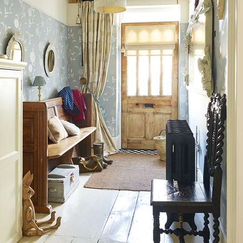 Elegant Georgian townhouse | Period Living Dark Hallway Decorating, Country Hallway, Cottage Hallway, Wallpaper Hallway, Period Living, Georgian Townhouse, English Interior, Modern Country Style, 1930s House