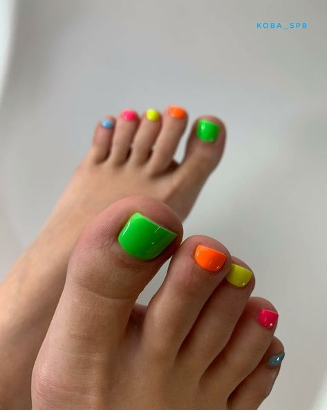 Neon Pedicure, Neon Toe Nails, Pedicure Designs Summer, Press On Toenails, Fake Toenails, Summer Pedicure, Nail Infection, Gel Toe Nails, Toe Nail Color