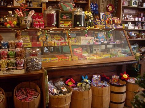 Candy stores in the 60s General Store Ideas, Old General Stores, Candy Stores, Store Merchandise, Feed Store, Country Stores, Penny Candy, Candy Display, Old Fashioned Candy