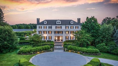 Equestrian Estate Luxury, Luxury Farm Homes, Equestrian Estate Layout, Farm Mansion, Luxury Horse Barns, Brick Mansions, New York Mansion, Equestrian Ranch, Luxury Horse