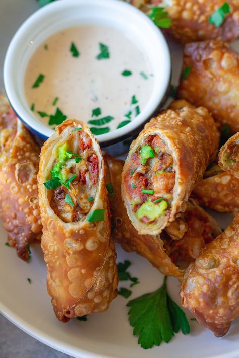 These copycat CPK avocado club egg rolls are just like I remember! Crispy, cheesy, and paired with a perfectly creamy chipotle ranch! Cpk Avocado Egg Rolls Recipe, Avacado Egg Rolls, Healthy Egg Rolls, Vegan Egg Rolls, Avocado Egg Rolls, Drink Vodka, Chipotle Ranch, Whole 30 Meal Plan, Cheesy Eggs