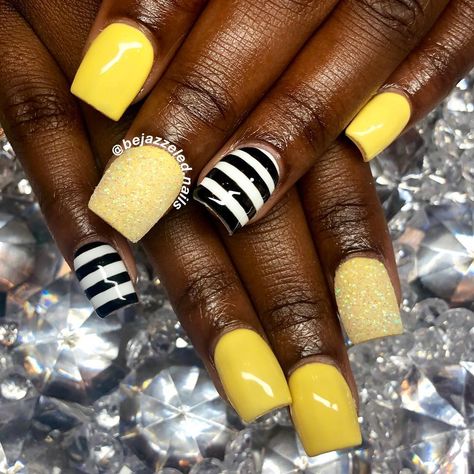 Bumble Bee Nails Design, Bee Nails Design, Bumblebee Nails, Bumble Bee Nails, Bee Nails, Creative Nail Designs, Nail Stuff, Creative Nails, Nails Design