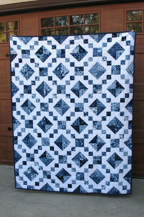 Jewel Box Quilt, Blue Quilt Patterns, Colchas Quilting, Blue And White Quilts, Simple Quilt, Two Color Quilts, Blue Quilt, Japanese Quilts, White Quilts