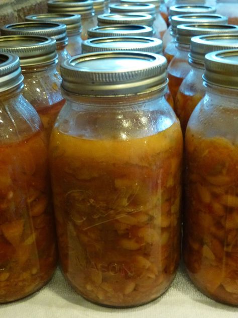 Growing Up Mormish: Canning Bean & Bacon Soup Soup Images, Bean Bacon Soup, Canning Carrots, Canning Veggies, Canning Soup Recipes, Canning Beans, Canned Bacon, Bacon Soup Recipes, Bean And Bacon Soup