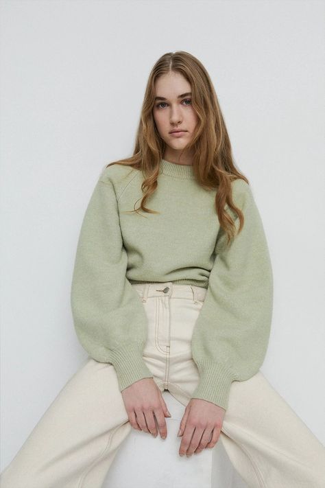 White Jumper Outfit, Jumper Outfit Women, Green Jumper Outfit, Green Sweatshirt Outfit, All Green Outfit, Knitwear Details, Worship Team, Jumper Outfit, Colour Theory