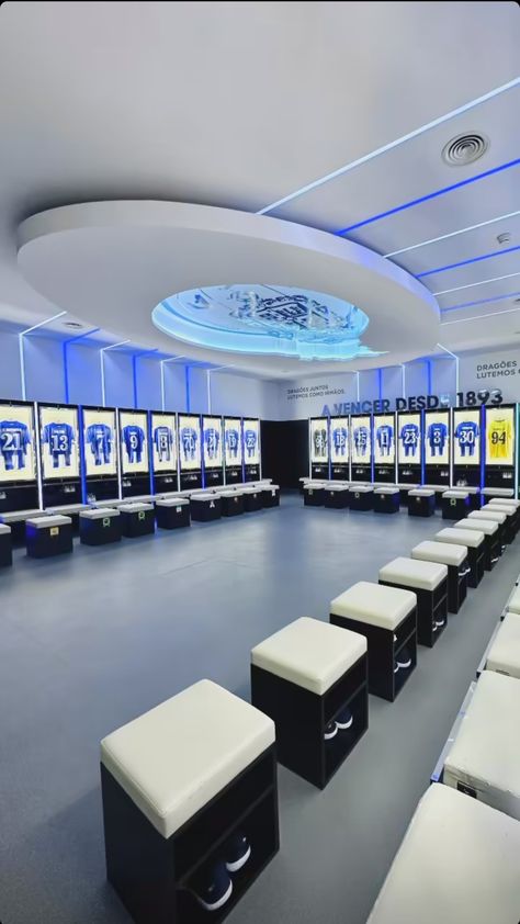 Stadium Interior Design, Hockey Locker Room, Chelsea Stadium, Sports Training Facility, Vibe Rooms, Hockey Girlfriend, Fc Porto, Club Room, Locker Room