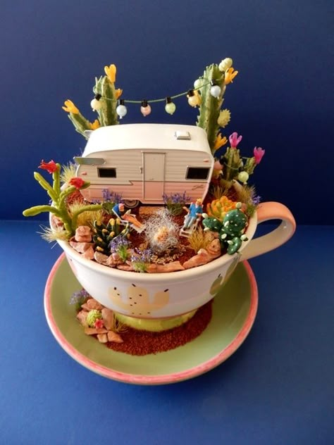 Teacup Diorama, Teacup Projects, Tea Cup Fairy Garden, Fairy Teacup Garden, Tea Cups Diy, Cup And Saucer Crafts, Tea Cup Art, Teacup Gardens, Teacup Crafts