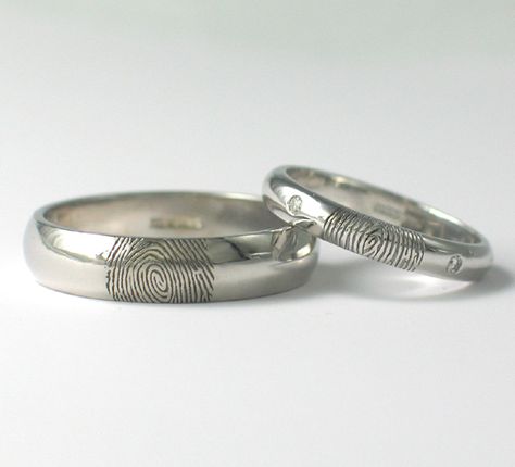 Fingerprint Wedding Rings Fingerprint Wedding, Fingerprint Ring, Promise Rings For Couples, Couple Wedding Rings, Catholic Wedding, Classic Wedding Rings, Initial Ring, Wedding Rings Unique, Couple Rings