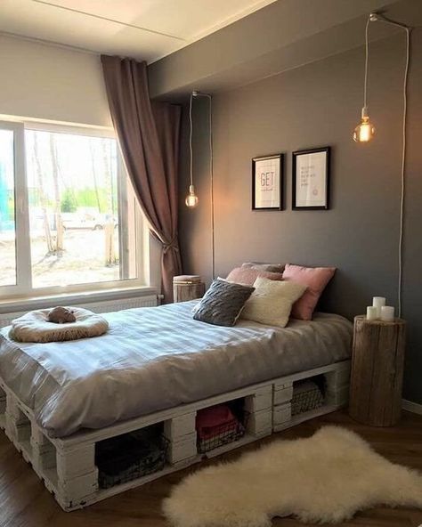 40 DIY Home Storage and Organiser Ideas and Designs Pallet Bedroom, Pallet Bed Frames, Design Ložnic, Diy Bedroom Storage, Diy Pallet Bed, Pallet Beds, Pallet Bed, Pallet Decor, Pallet Furniture Bedroom