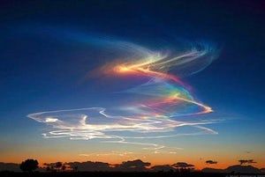 Light Has To Hit Ice Crystals ... is listed (or ranked) 3 on the list The Very Specific Conditions It Takes For You To See a Fire Rainbow Futurisme Retro, Wild Weather, Fire Rainbow, Rainbow Sky, Atmospheric Phenomenon, Ice Crystals, Jolie Photo, Sky And Clouds, Natural Phenomena