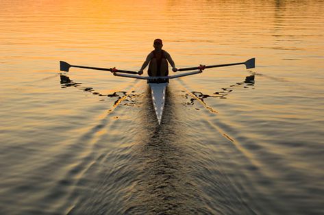 Symmetry and Patterns - Photography Composition Rules Rowing Photography, Photography Composition Rules, Symmetry Photography, Rowing Crew, Rowing Team, Rowing Workout, Indoor Rowing, Rowing Club, Row Row Your Boat