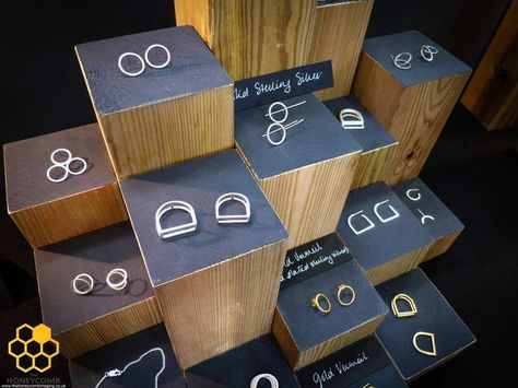 Jewellery Display Ideas, Market Stall Display, Jewelry Booth, Stall Display, Show Display Ideas, Jewellery Displays, Jewelry Display Ideas, Craft Fairs Booth, Craft Stalls