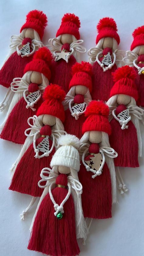 Macrame Angels, Diy Yarn Dolls, Dolls Handmade Diy, Easy Yarn Crafts, Christmas Angel Crafts, Christmas Decorations Diy Crafts, Christmas Angel Ornaments, Yarn Dolls, Handmade Christmas Crafts