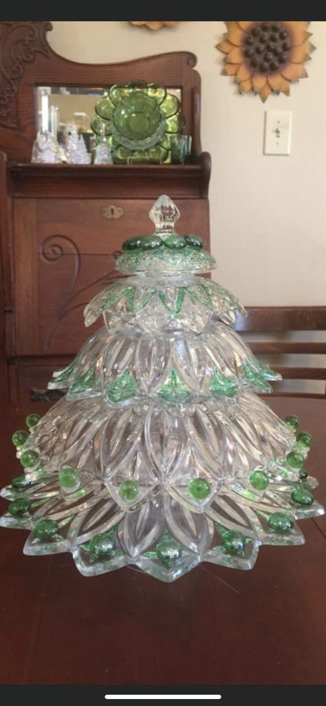 Crystal Bowl Christmas Tree, Glass Bowl Christmas Tree, Glass Upcycling, Upcycled Glassware, Retirement Hobbies, Stacked Plates, Christmas Glassware, Recycle Gifts, Glass Christmas Trees