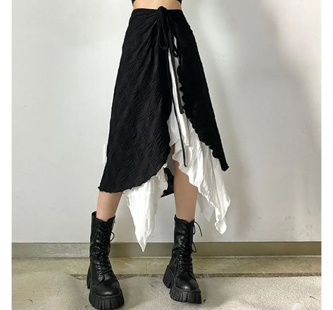 Layered Skirt Outfit, Street Fashion Women, Unique Skirt, Unique Skirts, Body Skirt, Midi Wrap Skirt, Fasion Outfits, High Street Fashion, Mid Length Skirts