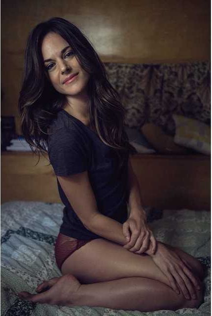 Sarah Butler, American Beauty, Woman Crush, Pretty Woman, Long Hair Styles, Google Search, Beauty