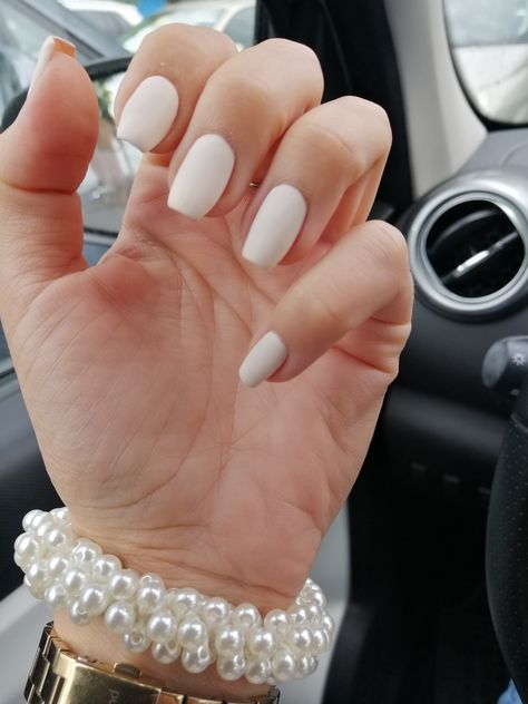 White nails matt Milky White Matte Nails, White Matte Nails, White Nail Designs, Make Up Nails, Simple Nail Designs, Bridal Nails, Up Nails, Milky White, Matte Nails