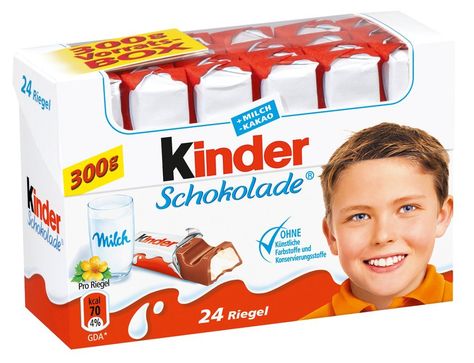 kinder schokolade.... yes, it's for kids, but that doesn't stop me from eating it! Cute Spiral Notebooks, Heart Shaped Chocolate, Packing A Cooler, Toy Cars For Kids, Kids Candy, Chocolate Craving, German Food, Covered Strawberries, Chocolate Covered Strawberries