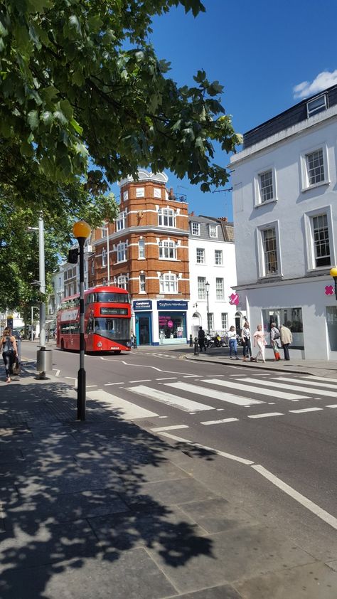 Kings road 2018 Uk Asthetic Picture, Kings Road Chelsea, Kings Road London, Study Abroad England, London England Photography, Royal Borough Of Kensington And Chelsea, London Chelsea, Road Pictures, London Vibes