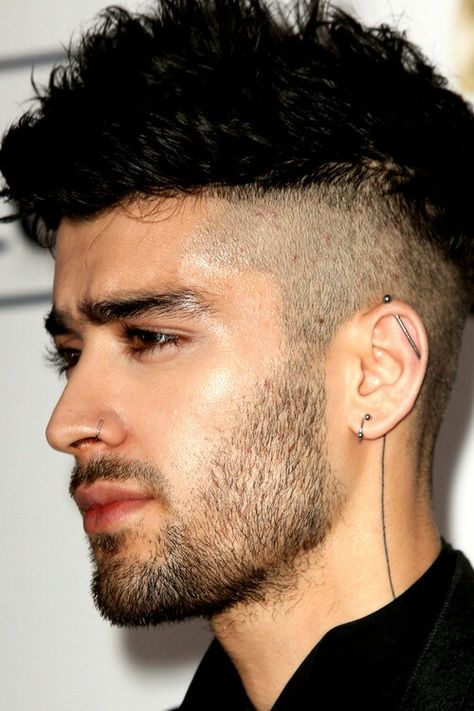 Zayn Malik Photoshoot, Guys Ear Piercings, Ear Piercings Industrial, Men's Piercings, Mens Earrings Studs, Face Piercings, Grunge Jewelry, Beard Hairstyle, Aesthetic Tattoo