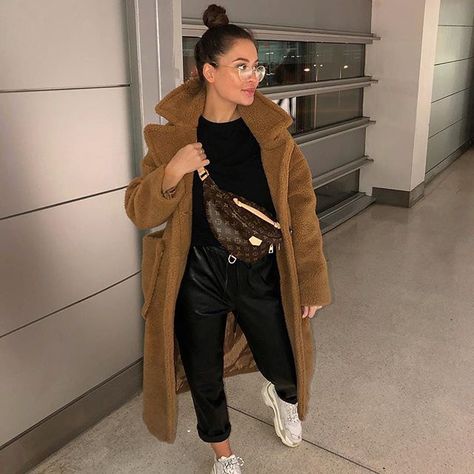 Louis Vuitton Bumbag Outfit, Louis Vuitton Bum Bag Outfit, Bumbag Outfit, Naomi Genes, Bum Bag Outfit, Louis Vuitton Bum Bag, Louis Vuitton Bumbag, Chocolate Muffin, Bag Outfit