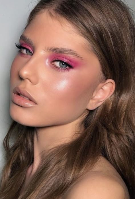 Bright Makeup Looks, Rosa Make-up, Makeup Looks For Green Eyes, Bright Makeup, Rave Makeup, Barbie Makeup, Glasses Makeup, Pink Eye, Beauty Make-up